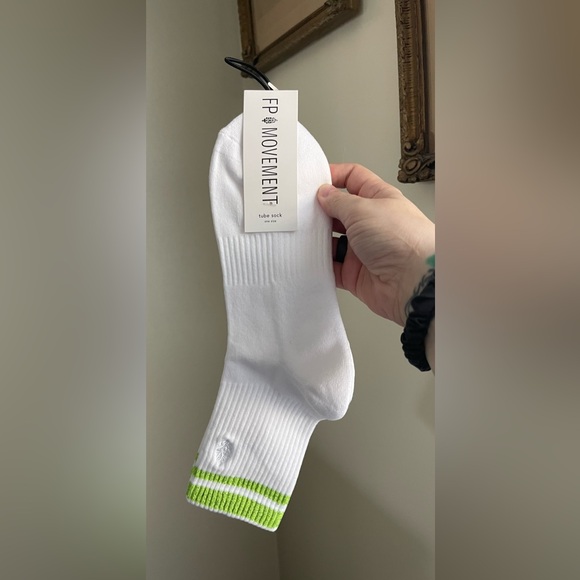 NWT- FP Movement Flash Quarter Crew Socks - Picture 2 of 2